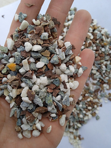 Kamenclub.ru: Мраморная крошка (щебень крошка микс : белый-черный-розовый) фр. 3-5 мм.  купить в Крыму мрамор белый, черный, розовый, разноцветный мраморная каменная крошка декорвтивная 12000 руб/т   фото КАМЕНЬ КЛУБ