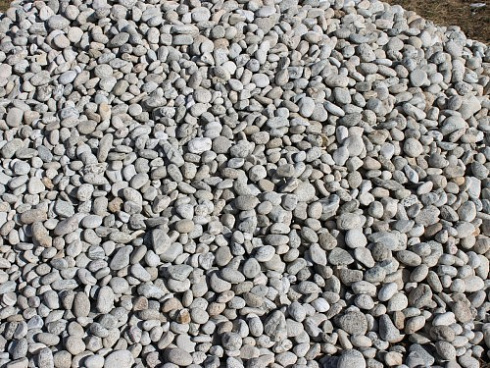 Kamenclub.ru: Галька речная окат (серо-белая) фр. 70-120 мм купить  в Крыму галька галечник бело-серая, серо-белая, серая, белая речная природная галька  8000 руб/т   фото КАМЕНЬ КЛУБ