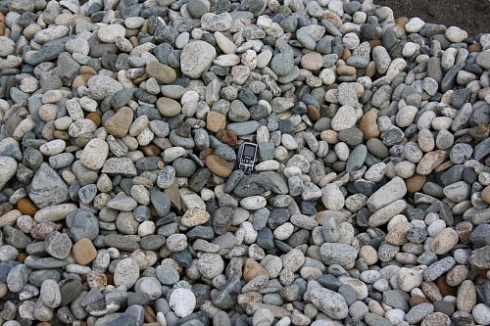 Kamenclub.ru: Галька речная окат (ассорти) фр. 50-100 мм. купить  в Крыму галька природная округлая серая белая черная серая коричневая синяя галька речная окатанная округлая 6200 руб/т   фото КАМЕНЬ КЛУБ