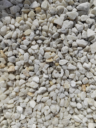 Kamenclub.ru: Мраморная крошка, щебень, цвет-белый, фр. 5-10 мм.  купить в Крыму мрамор белый, айвори, молочный мраморная каменная крошка ландшафтная 12000 руб/т   фото КАМЕНЬ КЛУБ
