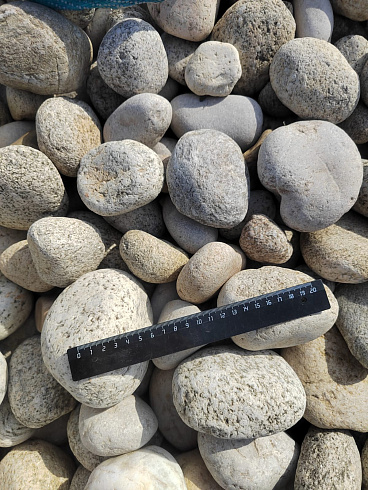 Kamenclub.ru: Галька речная окат (серо-белая) фр. 70-120 мм купить  в Крыму галька галечник бело-серая, серо-белая, серая, белая речная природная галька  8000 руб/т   фото КАМЕНЬ КЛУБ