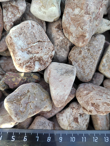 Kamenclub.ru: Мраморная крошка (щебень галтованный розовый) фр.20-40 мм.  купить в Крыму мрамор розовый, красный оголтованный округлый щебень  15000 руб/т   фото КАМЕНЬ КЛУБ