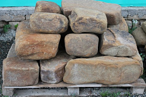 Kamenclub.ru: Песчаник для строительства и кладки (фр. 200-400 мм)  купить в Крыму песчаник бежевый серый рыжий желтый блоки для строительства из песчаника 6500 руб/т   фото КАМЕНЬ КЛУБ