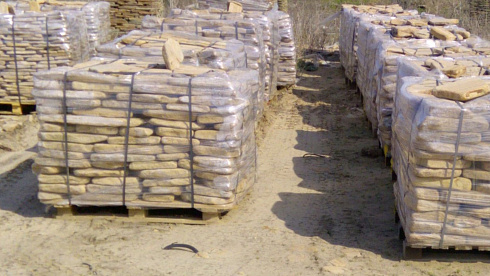 Kamenclub.ru: Песчаник пластушка галтованный желтый с рисунком (3 см)  купить в Крыму плитняк - пластушка желтый песчаник 21000 руб/м3   фото КАМЕНЬ КЛУБ