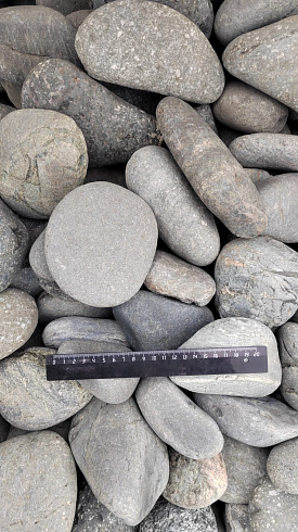 Kamenclub.ru: Галька речная окат (темно-серая) фр. 70-150 мм. купить  в Крыму галька речная темно-серая, синяя, серая речная галька округлая  8000 руб/т   фото КАМЕНЬ КЛУБ