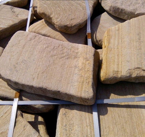 Kamenclub.ru: Песчаник пластушка галтованный желтый с рисунком (3 см)  купить в Крыму плитняк - пластушка желтый песчаник 21000 руб/м3   фото КАМЕНЬ КЛУБ