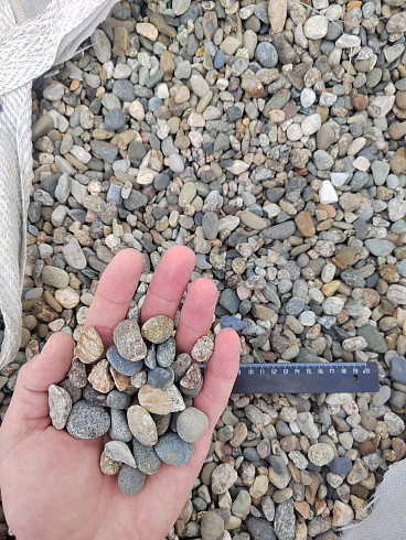 Kamenclub.ru: Галька речная окат (серая) фр.10-20 мм купить  в Крыму галька речная серая, серый, темно-серый, светло-серый, коричневый ландшафтная декоративная речная окатанная округлая галька 5000 руб/т   фото КАМЕНЬ КЛУБ