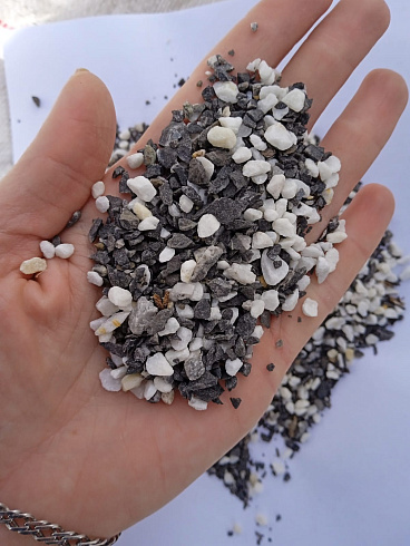 Kamenclub.ru: Мраморная крошка (щебень крошка микс: белый-зеленый-розовый) фр. 5-10 мм  купить в Крыму мрамор белый, зеленый, розовый, разноцветный, молочный декоративная ландшафтная мраморная крошка 9500 руб/т   фото КАМЕНЬ КЛУБ