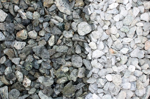 Kamenclub.ru: Щебень крошка зеленый (змеевик) фр. 20-40 мм.  купить в Крыму мрамор зеленый, салатовый ландшафтная мраморная крошка 8500 руб/т   фото КАМЕНЬ КЛУБ