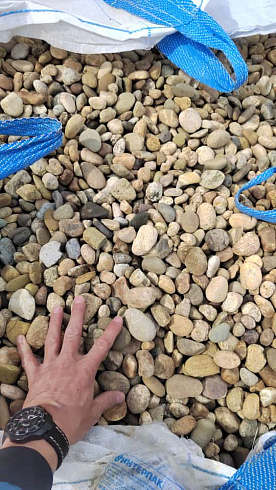 Kamenclub.ru: Галька речная окат рыжая фр. 20-40 мм. купить  в Крыму галька речная окатанная рыжая желтая серая округлая речная галька 5000 руб/т   фото КАМЕНЬ КЛУБ