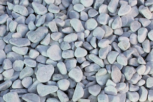 Kamenclub.ru: Мраморная крошка (щебень галтованный белый), фр.20-40 мм.  купить в Крыму мрамор белый бежевый молочный мраморный щебень декоративный 17000 руб/т   фото КАМЕНЬ КЛУБ