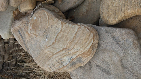 Kamenclub.ru: Песчаник пластушка галтованный желтый с рисунком (3 см)  купить в Крыму плитняк - пластушка желтый песчаник 21000 руб/м3   фото КАМЕНЬ КЛУБ