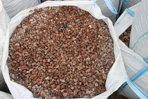 Kamenclub.ru: Мраморная крошка (щебень крошка розовый) фр. 10-20 мм.  купить в Крыму мрамор розовый, красный каменная декоративная крошка ландшафтная 11000 руб/т   фото КАМЕНЬ КЛУБ