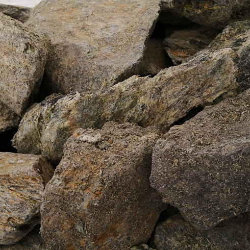 фото Змеевик салатовый  (фр. 70-100 мм)  купить в Крыму в интернет-портале КАМЕНЬ КЛУБ