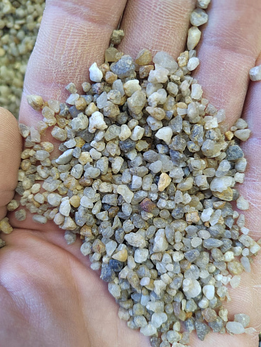 Кварцевый песок сухой фракцинированный фр. 1,6-4 мм.  купить в Крыму фото Камень Клуб
