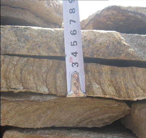 Kamenclub.ru: Песчаник пластушка желтый с рисунком (3 см)  купить в Крыму песчаник желтый с рисунком, рыжий, желтый песчаник пластушка ландшафтная рваная 8 500 руб/м3   фото КАМЕНЬ КЛУБ