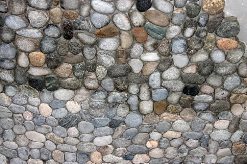 Kamenclub.ru: Галька речная плоская (ассорти) фр. 70-150 мм. купить  в Крыму галька галечник серый белый темно-серый синий светло-серый плоская природная галька  9000 руб/т   фото КАМЕНЬ КЛУБ