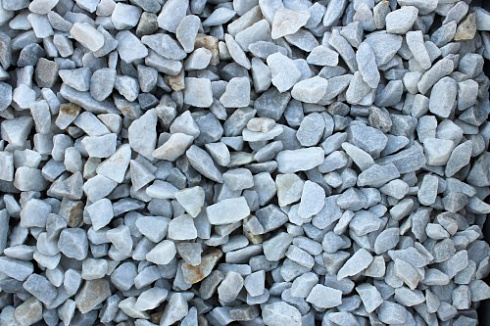 Kamenclub.ru: Мраморная крошка, щебень, цвет-белый,  фр. 20-40 мм.  купить в Крыму мрамор белый молочный слоновая кость айвори  мраморная крошка ландшафтная 12000 руб/т   фото КАМЕНЬ КЛУБ