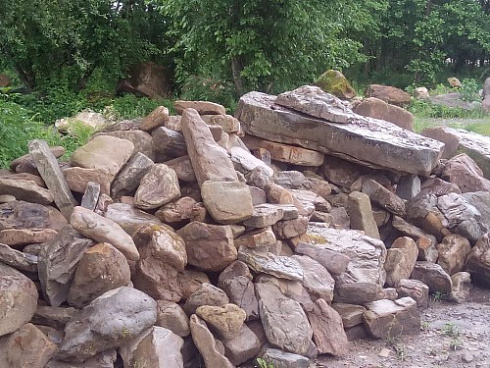 Kamenclub.ru: Песчаник декоративный ландшафтный (фр. 300-500 мм)  купить в Крыму песчаник желтый рыжий серый зеленый валун речной окатанный природный песчаника 4 500 руб/т   фото КАМЕНЬ КЛУБ