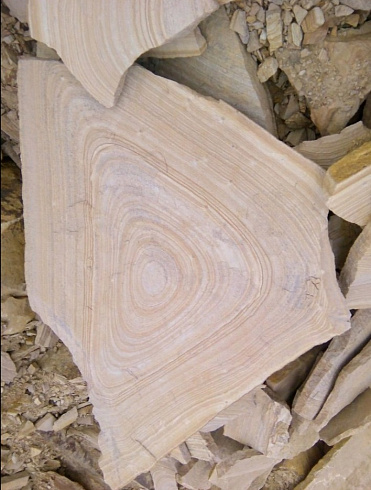 Kamenclub.ru: Форматный камень (плаха) пошаговая дорожка от 70-150 см (4 -12 см)  купить в Крыму плитняк  форматный плаха желтый песчаник 9 000 руб/т   фото КАМЕНЬ КЛУБ