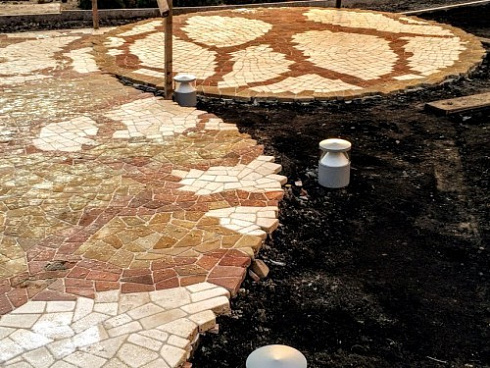 Kamenclub.ru: Песчаник брусчатка (Готика) art PSK-L-01  купить в Крыму    2600 руб/кв.м    фото КАМЕНЬ КЛУБ