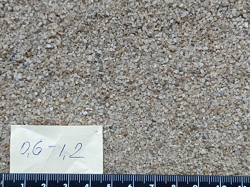 Кварцевый песок для площадок фр. 0,6-1,2 мм.  купить в Крыму фото Камень Клуб