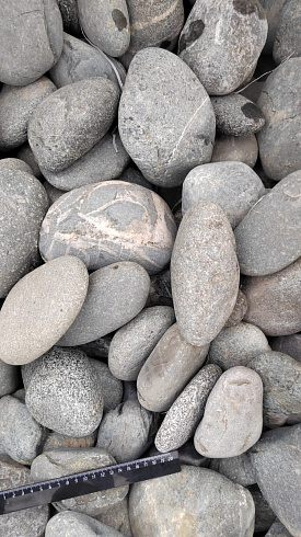Kamenclub.ru: Галька речная окат (темно-серая) фр. 70-150 мм. купить  в Крыму галька речная темно-серая, синяя, серая речная галька округлая  8000 руб/т   фото КАМЕНЬ КЛУБ