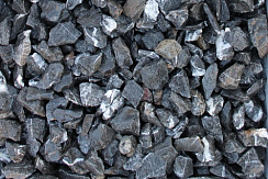 Kamenclub.ru: Щебень крошка черный (мрамор) фр. 5-10 мм.  купить в Крыму мрамор черный с белыми прожилками, черный, белый мраморная крошка декоративная ландшафтная 11000 руб/т   фото КАМЕНЬ КЛУБ