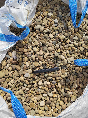 Kamenclub.ru: Галька речная окат рыжая фр. 20-40 мм. купить  в Крыму галька речная окатанная рыжая желтая серая округлая речная галька 5000 руб/т   фото КАМЕНЬ КЛУБ