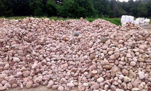 Kamenclub.ru: Розовый валунчик фр.100-300 мм.  купить в Крыму крупный природный камень розовый, серый молочный красный речной галечник природный 7850 руб/т   фото КАМЕНЬ КЛУБ