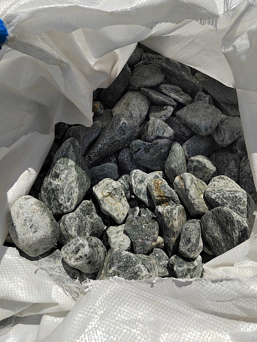 фото Галтованный жадеит (фр. 70-100 мм)  купить в Крыму в интернет-портале КАМЕНЬ КЛУБ