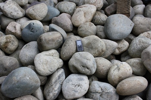 Kamenclub.ru: Речной валун (Ассорти) фр.100-300 мм.  купить в Крыму галечник серый, темно-серый, светло-серый речная галька крупных размеров 4200 руб/т   фото КАМЕНЬ КЛУБ