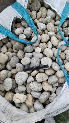 Kamenclub.ru: Галька речная окат (серо-белая) фр. 70-120 мм купить  в Крыму галька галечник бело-серая, серо-белая, серая, белая речная природная галька  8000 руб/т   фото КАМЕНЬ КЛУБ