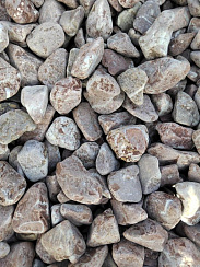 Kamenclub.ru: Мраморная крошка (щебень галтованный розовый) фр.10-20 мм.  купить в Крыму мрамор розовый, красный ландшафтный декоративный окатанный округлый щебень 15000 руб/т   фото КАМЕНЬ КЛУБ