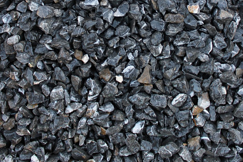 Kamenclub.ru: Щебень крошка черный (мрамор) фр. 40-70 мм.  купить в Крыму мрамор черный с белыми прожилками, черный, белый декоративный щебень 11000 руб/т   фото КАМЕНЬ КЛУБ