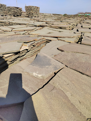 Kamenclub.ru: Песчаник пластушка серо-зеленый (4,0 см- 5,0 см)  купить в Крыму песчаник серо-зеленый, серый, зеленый песчаник рваный ландшафтный колотый 9000 руб/м3   фото КАМЕНЬ КЛУБ