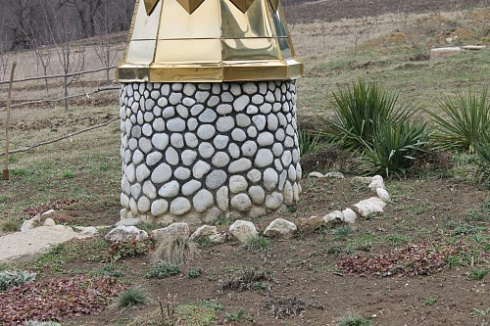 Kamenclub.ru: Галька речная плоская (бело-серая) фр. 100-200-300 мм. купить  в Крыму галька речная плоская серый, белый, бело-серый, серо-белый речная галька плоская  9000 руб/т   фото КАМЕНЬ КЛУБ