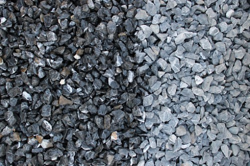 Kamenclub.ru: Щебень крошка черный (мрамор) фр. 10-20 мм.  купить в Крыму мрамор черный с белыми прожилками, черный, белый каменная ландшафтная декоративная крошка щебня 11000 руб/т   фото КАМЕНЬ КЛУБ