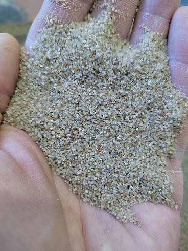 Кварцевый песок для площадок фр. 0,3 - 1 мм.  купить в Крыму фото Камень Клуб