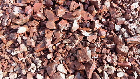 Kamenclub.ru: Щебень крошка красный (ЯШМА) фр. 5-10 мм.  купить в Крыму крошка каменная яшмы красный, бордовый, темно-красный декоративная крошка ландшафтная каменная яшмоидная 8500 руб/т   фото КАМЕНЬ КЛУБ