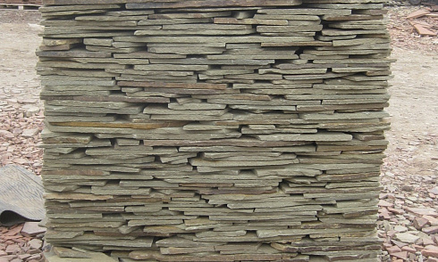 Kamenclub.ru: Песчаник пластушка серо-зеленый (3,0 см)  купить в Крыму песчаник серо-зеленый, серый, зеленый песчаник пластушка колотый рваный ландшафтный 10200 руб/м3   фото КАМЕНЬ КЛУБ