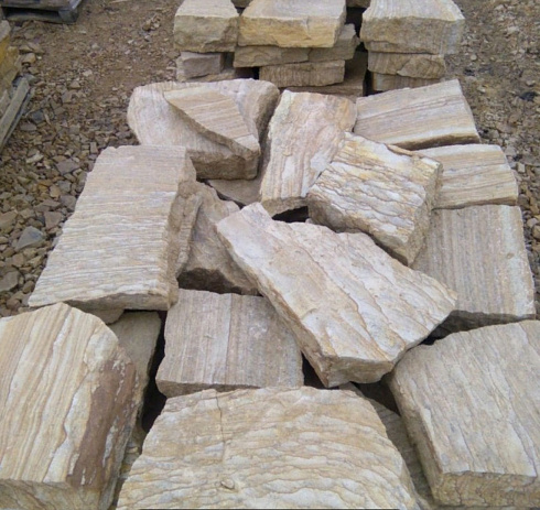 Kamenclub.ru: Песчаник пластушка желтый с рисунком (7-15 см)  купить в Крыму плитняк - пластушка - бут желтый песчаник 10200 руб/м3   фото КАМЕНЬ КЛУБ