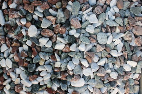 Kamenclub.ru: Мраморная крошка (щебень галтованный микс:белый-зеленый-розовый) фр.20-40 мм.  купить в Крыму мрамор белый, зеленый, розовый мрамор декоративный (галтовка) 15500 руб/т   фото КАМЕНЬ КЛУБ