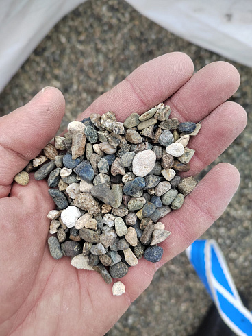Kamenclub.ru: Галька речная окат (серая) фр.5-10 мм купить  в Крыму галька речная серая, серый, темно-серый, светло-серый, коричневый речная окатанная галька декоративная ландшатфная 5000 руб/т   фото КАМЕНЬ КЛУБ