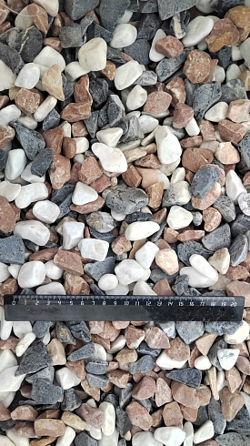 Kamenclub.ru: Мраморная крошка (щебень галтованный микс:белый-зеленый-розовый) фр.20-40 мм.  купить в Крыму мрамор белый, зеленый, розовый мрамор декоративный (галтовка) 15500 руб/т   фото КАМЕНЬ КЛУБ
