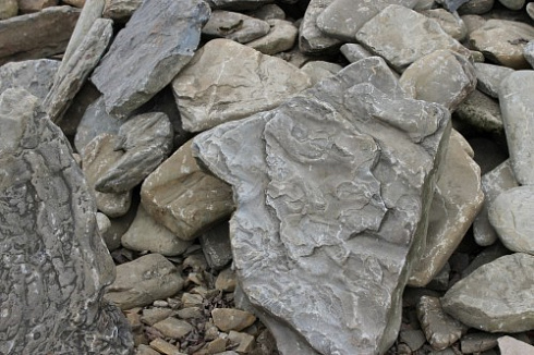 Kamenclub.ru: Песчаник декоративный ландшафтный (фр. 300-500 мм)  купить в Крыму песчаник желтый рыжий серый зеленый валун речной окатанный природный песчаника 4 500 руб/т   фото КАМЕНЬ КЛУБ